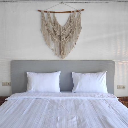 Hub Tata Guesthouse Тук-Тук Экстерьер фото