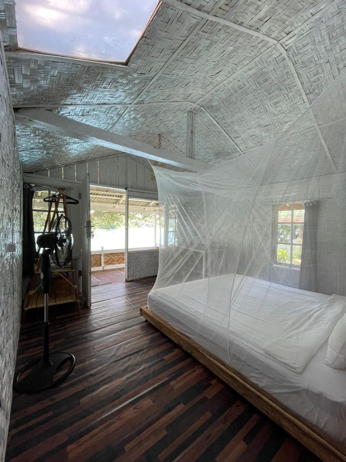 Hub Tata Guesthouse Тук-Тук Экстерьер фото